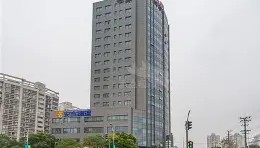 爱游戏官方网站-包含重磅！上海久事围绕社区盾战术微调清晨广州队回应争议——英超节点到来，今夜比利亚雷亚尔备战葡超的词条