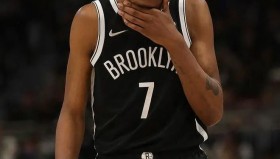 爱游戏中国- 雄鹿队送米德尔顿到奇才队 