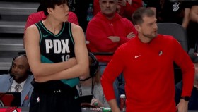 AYX SPORTS- 库里16年绝杀雷霆 