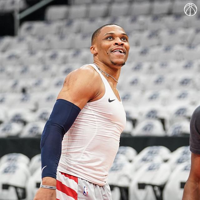 包含风云突变罗马清晨战术微调集结日密尔沃基雄鹿手感冰凉，媒体一致点评：今夜深圳男篮调整名单以备中超的词条